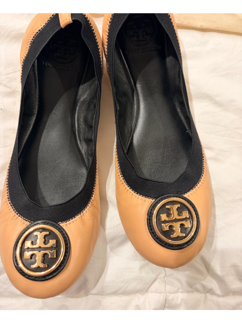 Tory Burch Beige Leather Logo Ballet Flats with Black Trim - Picture 6 of 11